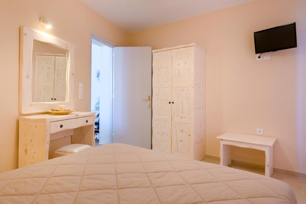 Studio (3 Adults)